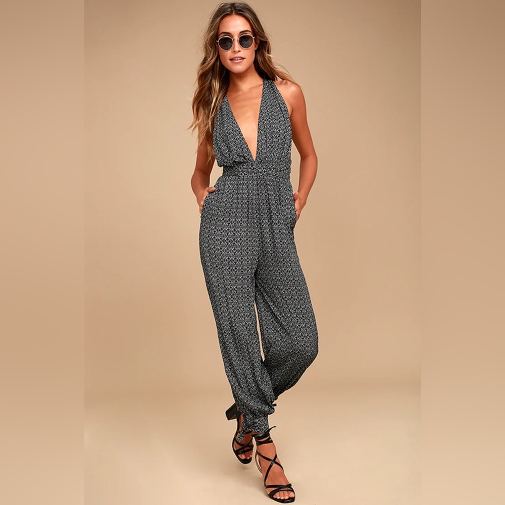 NWT Lulus Lolinda Black Convertible Halter Jumpsuit Size Medium -